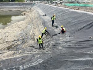 รับเหมาปูพีอีบ่อเก็บน้ำ.com หจก.เขียวสะอาด รับปูบ่อน้ำพลาสติก บ่อบำบัดน้ำเสีย บ่อแก๊ส 32 รับปูบ่อน้ำพลาสติก HDPEนครราชสีมา