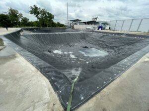 รับเหมาปูพีอีบ่อเก็บน้ำ.com หจก.เขียวสะอาด รับปูบ่อน้ำพลาสติก บ่อบำบัดน้ำเสีย บ่อแก๊ส 28 รับปูบ่อน้ำพลาสติก HDPEประทาย