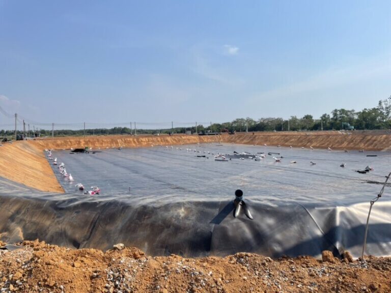 รับเหมาปูพีอีบ่อเก็บน้ำ.com หจก.เขียวสะอาด รับปูบ่อน้ำพลาสติก บ่อบำบัดน้ำเสีย บ่อแก๊ส 22 รับปูบ่อน้ำพลาสติก HDPEแก้งสนามนาง