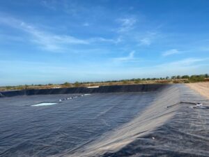 รับเหมาปูพีอีบ่อเก็บน้ำ.com หจก.เขียวสะอาด รับปูบ่อน้ำพลาสติก บ่อบำบัดน้ำเสีย บ่อแก๊ส 38 รับปูบ่อน้ำพลาสติก HDPEสีคิ้ว