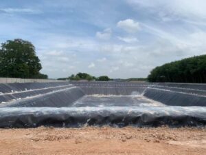 รับเหมาปูพีอีบ่อเก็บน้ำ.com หจก.เขียวสะอาด รับปูบ่อน้ำพลาสติก บ่อบำบัดน้ำเสีย บ่อแก๊ส 43 รับปูบ่อน้ำพลาสติก HDPEขามทะเลสอ